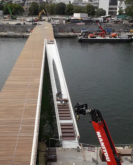 Construction d'un pont en bois